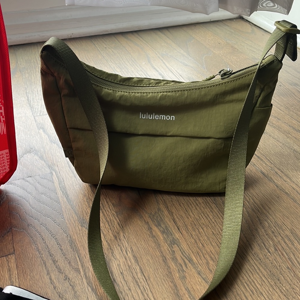 Lululemon Post Workout Bundle (Crossbody, Reusable Bag, and 2 Headbands) - Picture 7 of 13